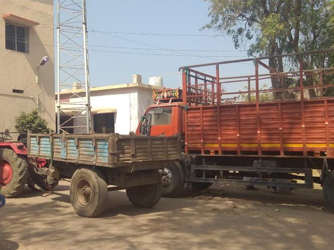 Action against sand smugglers | परतुरात वाळूतस्करांवर कारवाई Action against sand smugglers | परतुरात वाळूतस्करांवर कारवाई