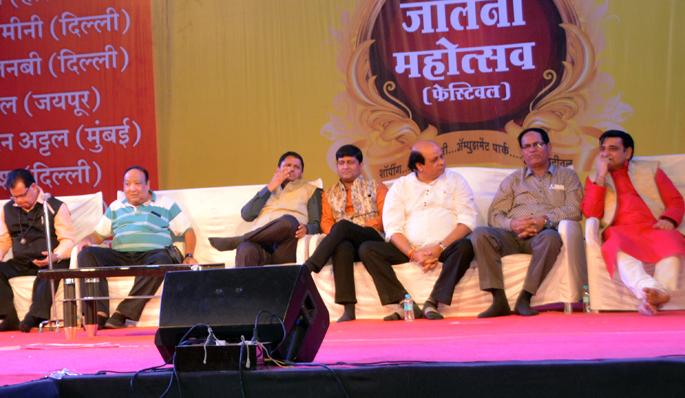 Mood of intellect, intellect hunger is completed in the festival | मनाची, बुद्धीची भूक महोत्सवात पूर्ण होते Mood of intellect, intellect hunger is completed in the festival | मनाची, बुद्धीची भूक महोत्सवात पूर्ण होते