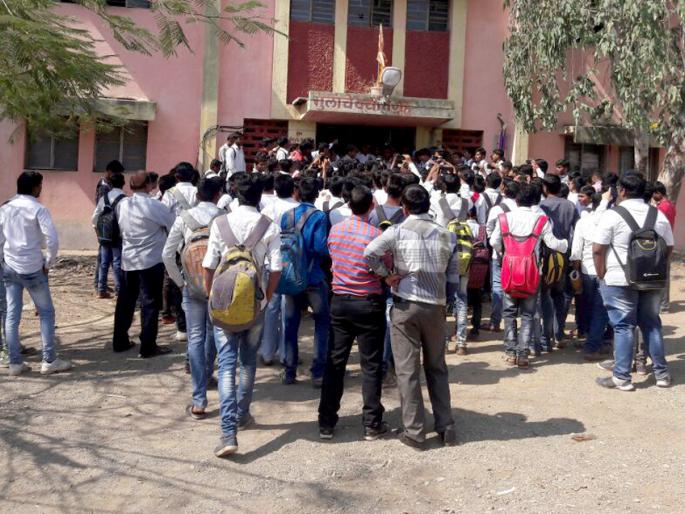 There is no water for bathing at the Polytechnic hostel | तंत्रनिकेतन वसतिगृहात स्नानालाही पाणी नाही