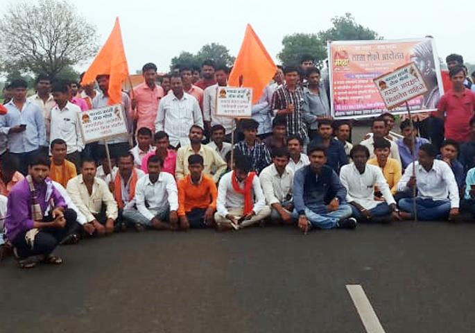 Maratha Reservation agitations In the district | जिल्ह्यात मराठा आरक्षणाचा वणवा पेटला