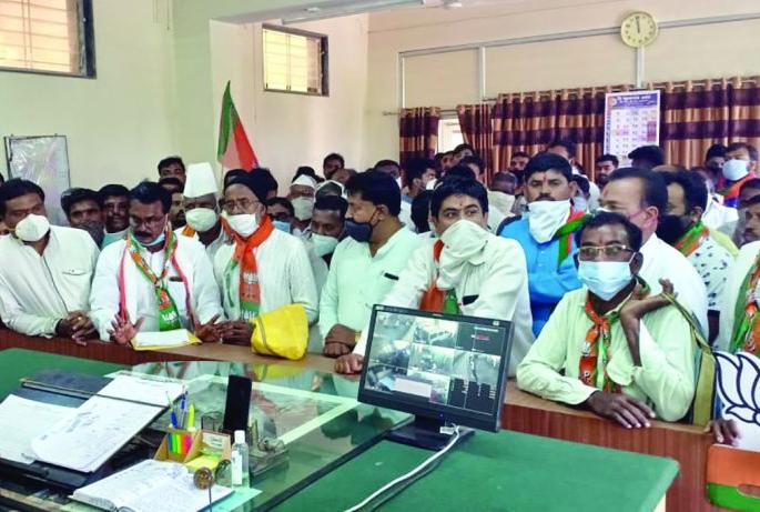 Political parties insist on agitation in code of conduct! | आचारसंहितेत राजकीय पक्षांचा आंदोलनावर जोर! Political parties insist on agitation in code of conduct! | आचारसंहितेत राजकीय पक्षांचा आंदोलनावर जोर!