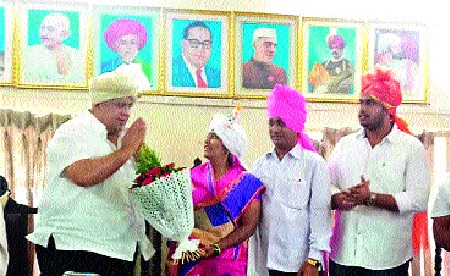 Mandalik has followed the 'Political word': Hasan Mushrif | मंडलिक यांनी ‘राजकीय वचन’ पाळले : हसन मुश्रीफ