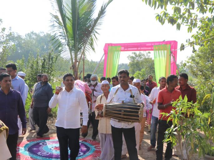 Krishi Mahotsav directly on the farmers' dam | कृषी महोत्सव थेट शेतकऱ्यांच्या बांधावर Krishi Mahotsav directly on the farmers' dam | कृषी महोत्सव थेट शेतकऱ्यांच्या बांधावर