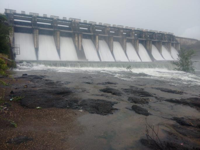 3 doors of Mula Dam opened; Fill dams | मुळा धरणाचे ११ दरवाजे उघडले; नदीपात्रातील बंधारे भरणार 3 doors of Mula Dam opened; Fill dams | मुळा धरणाचे ११ दरवाजे उघडले; नदीपात्रातील बंधारे भरणार