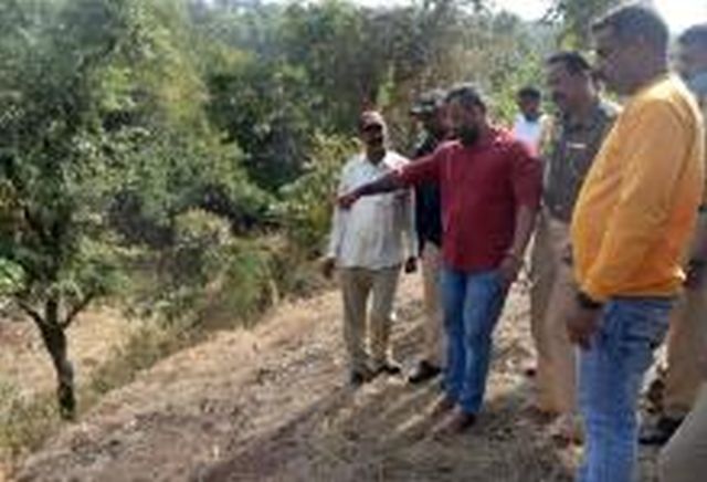 ‘Excuse me ...’ Nanasaheb's throat tightened | ‘मला माफ करा...’ सांगत नानासाहेबांचा आवळला गळा
