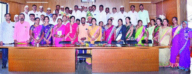 Textile unopposed as president of labor police association | कामगार पोलीसपाटील संघटनेच्या अध्यक्षपदी कापडी बिनविरोध