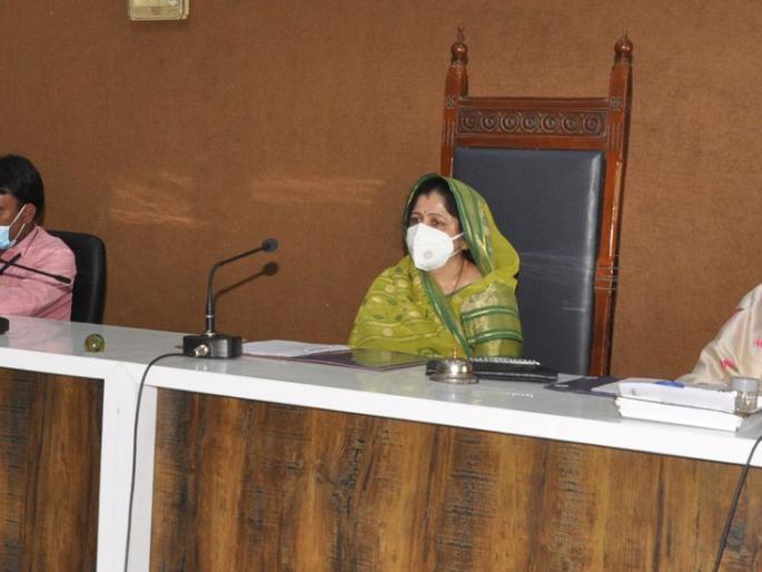 Opposition's objection on the issue of land reservation in the municipal meeting | पालिका सभेत जमीन आरक्षणाच्या विषयावर विरोधकांचा आक्षेप Opposition's objection on the issue of land reservation in the municipal meeting | पालिका सभेत जमीन आरक्षणाच्या विषयावर विरोधकांचा आक्षेप