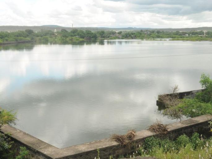 After 10 years, Pir Lake was filled to the brim | पीर तलाव दहा वर्षानंतर भरला काठोकाठ After 10 years, Pir Lake was filled to the brim | पीर तलाव दहा वर्षानंतर भरला काठोकाठ