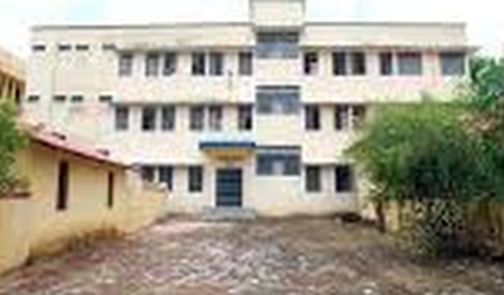 Students' education is disrupted due to hostel closure | वसतिगृह बंद असल्याने विद्यार्थ्यांचे शिक्षण अधांतरीत