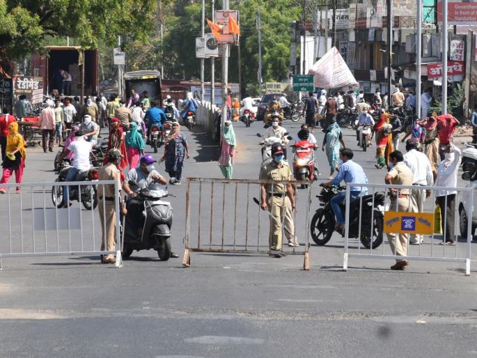 Struggling to get out of the containment zone | कंटेन्मेंट झोनमधून बाहेर पडण्याची धडपड Struggling to get out of the containment zone | कंटेन्मेंट झोनमधून बाहेर पडण्याची धडपड