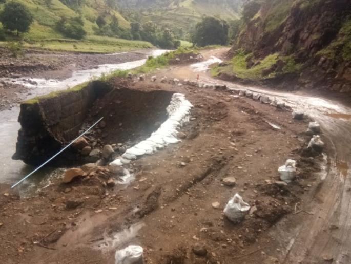 Awaiting repairs to Moon Valley | चांदसैली रस्ता दुरुस्तीची प्रतीक्षा