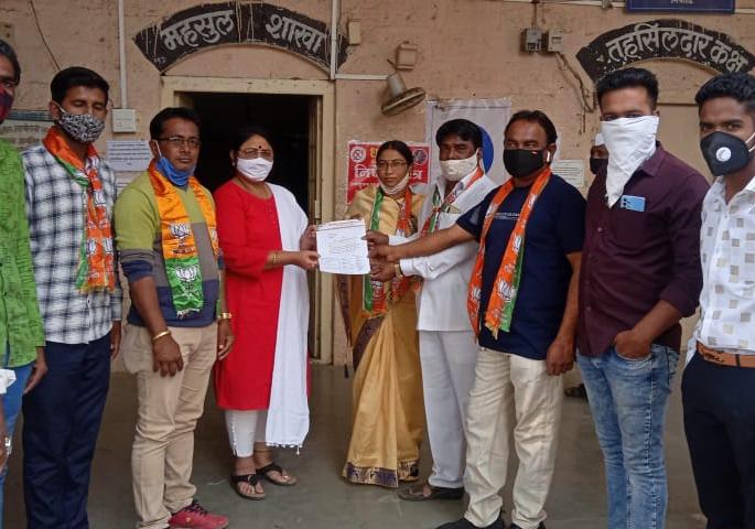 Statement by BJP for the resignation of the Home Minister | गृहमंत्र्यांंच्या राजीनाम्यासाठी भाजपातर्फे निवेदन Statement by BJP for the resignation of the Home Minister | गृहमंत्र्यांंच्या राजीनाम्यासाठी भाजपातर्फे निवेदन