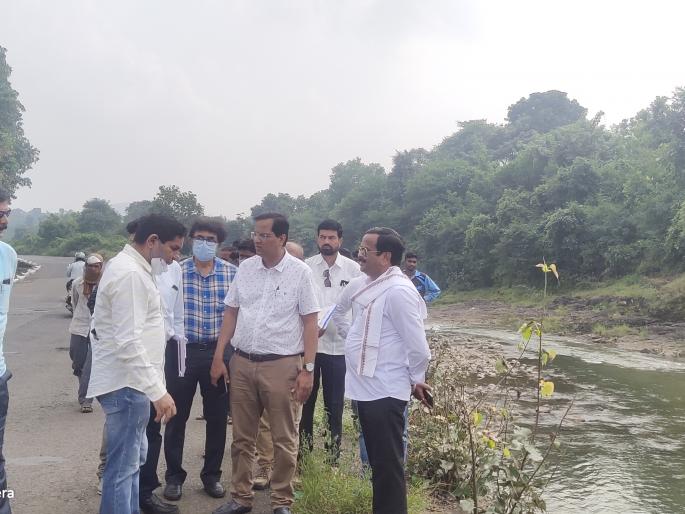 Citizens angry over delay in road works in Kalvan city | कळवण शहरातील रस्ते कामात दिरंगाई होत असल्यामुळे नागरिकांची नाराजी