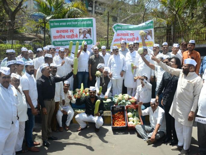 Continuing the movement of anti-tax protest before Municipal Corporation | महापालिकेसमोर नाशिककरांचे करवाढविरोधी आंदोलन सुरू