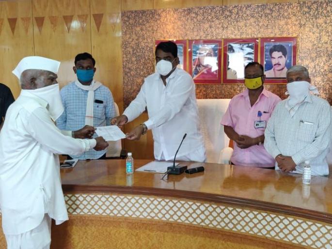 Mahatma Jyotiba Phule Farmers Debt Relief Scheme Aadhaar certification begins | महात्मा ज्योतीबा फुले शेतकरी कर्जमुक्ती योजनेच्या आधार प्रमाणिकरणास सुरु वात Mahatma Jyotiba Phule Farmers Debt Relief Scheme Aadhaar certification begins | महात्मा ज्योतीबा फुले शेतकरी कर्जमुक्ती योजनेच्या आधार प्रमाणिकरणास सुरु वात