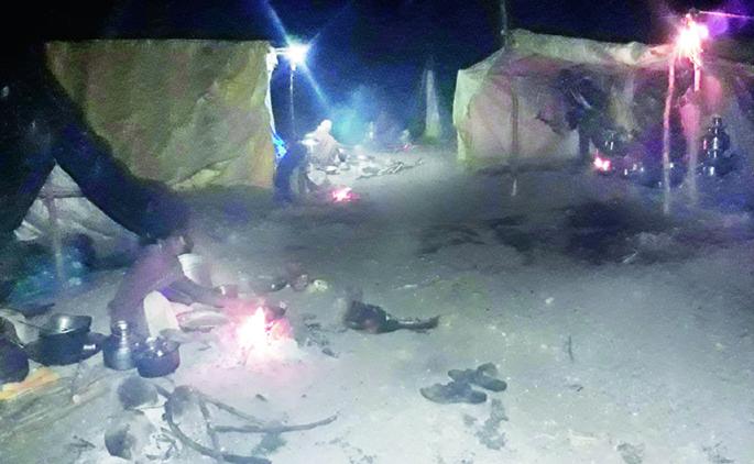 Early in the morning the fire burns; The sound comes from the throat ... | भल्या पहाटेच पेटतात चुली; कानी येतो धाप... धाप... भाकरी थापल्याचा आवाज !