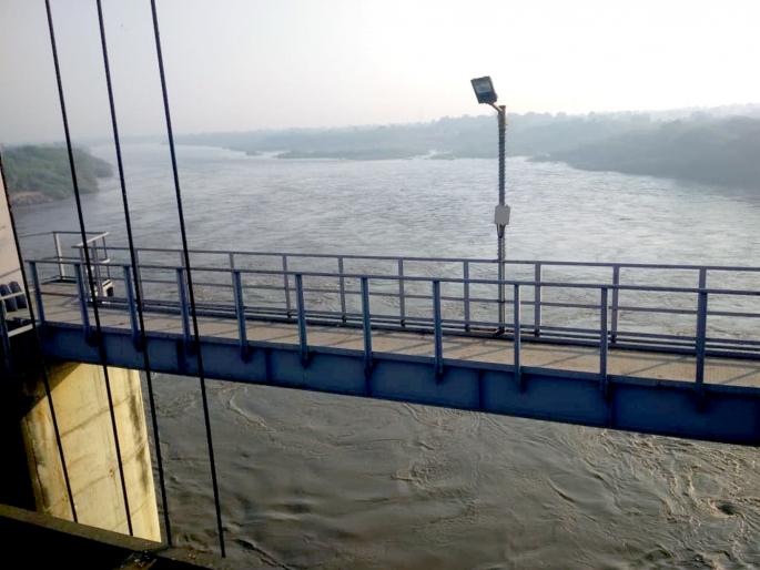 Parbhani: Degree's water ran away | परभणी : डिग्रसचे पाणी पळविले Parbhani: Degree's water ran away | परभणी : डिग्रसचे पाणी पळविले