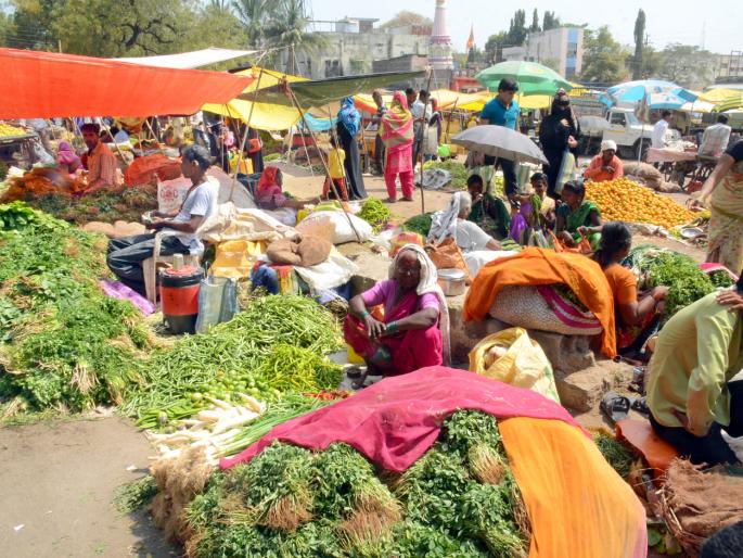 Parbhani: Increased arrival, reduced prices of leafy vegetables | परभणी : आवक वाढल्याने पालेभाज्यांचे भाव कोसळले Parbhani: Increased arrival, reduced prices of leafy vegetables | परभणी : आवक वाढल्याने पालेभाज्यांचे भाव कोसळले