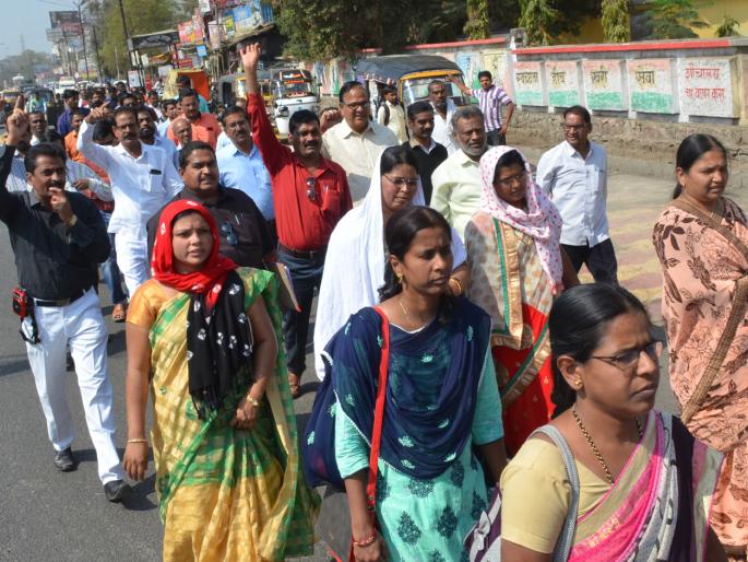 Morcha of Parbhani District Cemetery | परभणी जिल्हा कचेरीवर लिपिकांचा मोर्चा Morcha of Parbhani District Cemetery | परभणी जिल्हा कचेरीवर लिपिकांचा मोर्चा