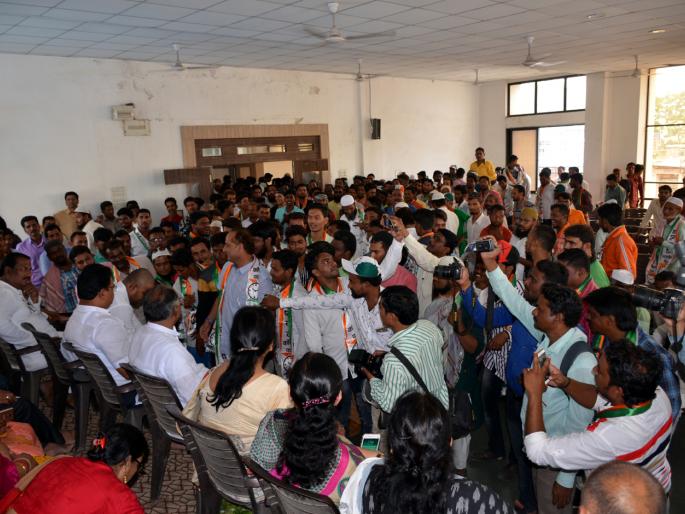 Parbhani: Interviews of aspirants from Rakan for the second time | परभणी : राकाँकडून दुसऱ्यांदा इच्छुकांच्या मुलाखती