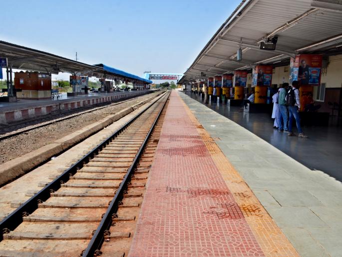 Parbhani: Spontaneously close tight ...! | परभणी : स्वयंस्फूर्तीने कडकडीत बंद...! Parbhani: Spontaneously close tight ...! | परभणी : स्वयंस्फूर्तीने कडकडीत बंद...!