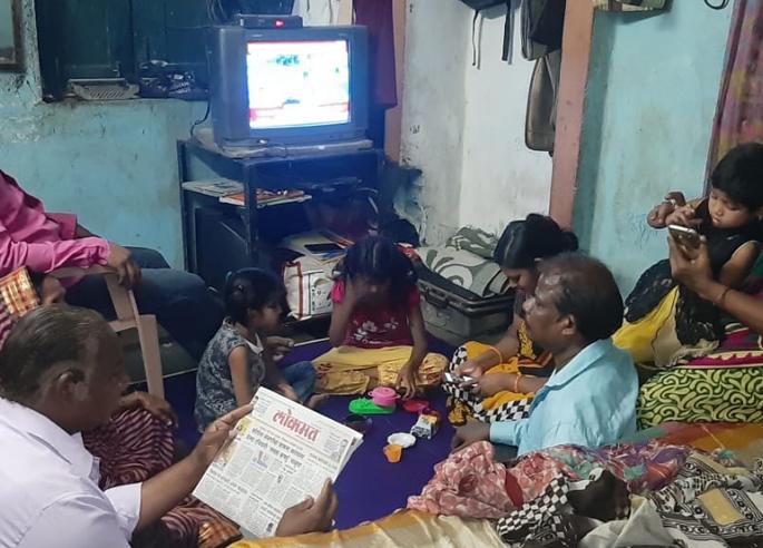 Parbhani: Homework, spending time interacting with families | परभणी : घरकाम, कुटुंबियांशी संवाद साधत घालविला दिवस