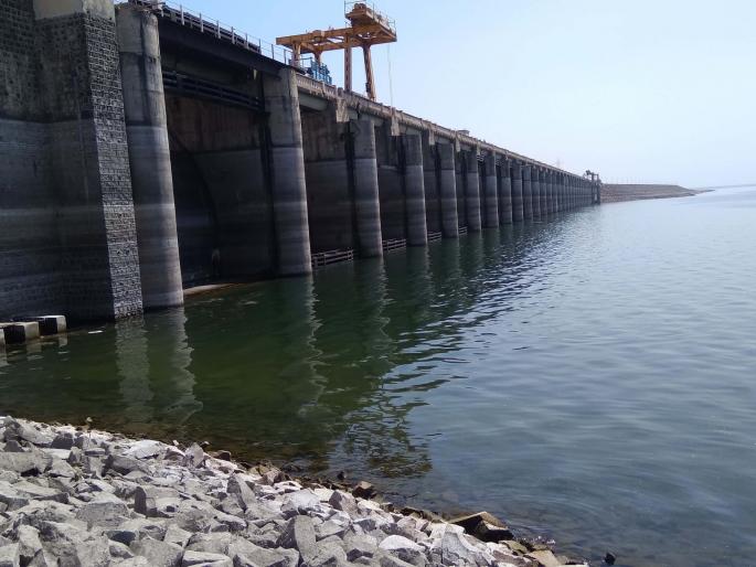 Jayakwadi dam dead | जायकवाडी धरण मृतसाठ्यावर Jayakwadi dam dead | जायकवाडी धरण मृतसाठ्यावर