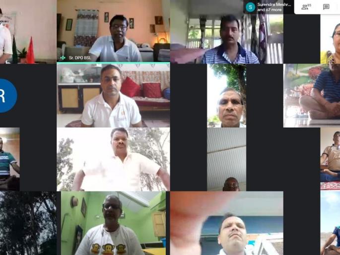 Railway administration conducts online yoga practice in Bhusawal | भुसावळात रेल्वे प्रशासनाने केला आॅनलाईन योगाभ्यास