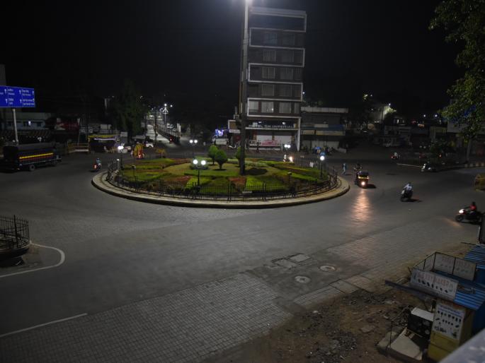 Enforcement of strict restrictions ... | कडक निर्बंधांची अंमलबजावणी... Enforcement of strict restrictions ... | कडक निर्बंधांची अंमलबजावणी...