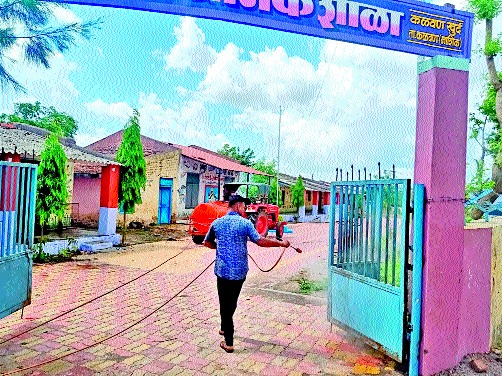 Guruji's exhaustion in pre-school preparation | शाळापूर्व तयारीत गुरुजींची दमछाक Guruji's exhaustion in pre-school preparation | शाळापूर्व तयारीत गुरुजींची दमछाक