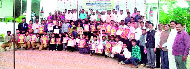 Taluka science exhibition at Wani | वणी येथे तालुकास्तरीय विज्ञान प्रदर्शन