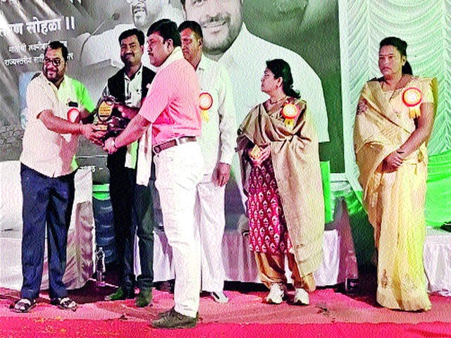 Distribution of awards in Pandana | पांडाणेत पुरस्कारांचे वितरण Distribution of awards in Pandana | पांडाणेत पुरस्कारांचे वितरण