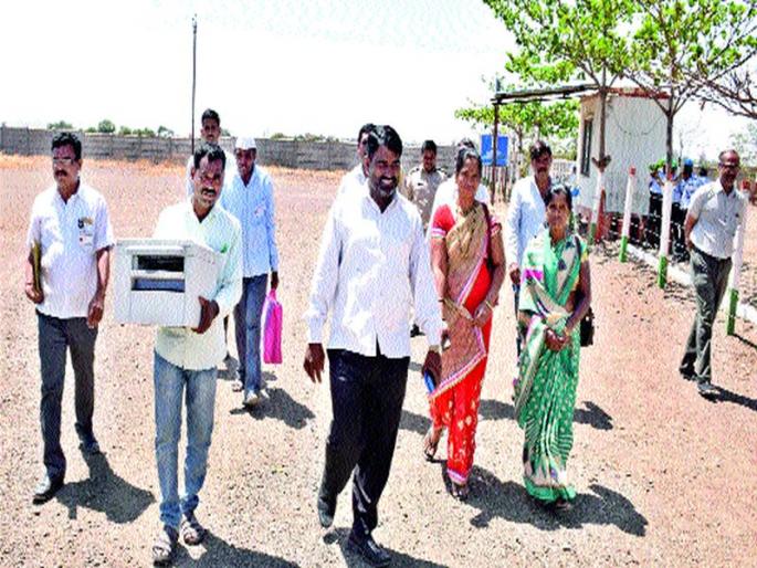 Gwalwanch: 'India Bulls' tax exhausted by taxpayers for grinding papers by the Gram Panchayat administration | गुळवंच : कंपनी दाद देत नसल्याने ग्रामपंचायत प्रशासनाकडून जप्तीच्या कारवाईस प्रारंभ ‘इंडिया बुल्स’ने थकविला दहा कोटींचा कर Gwalwanch: 'India Bulls' tax exhausted by taxpayers for grinding papers by the Gram Panchayat administration | गुळवंच : कंपनी दाद देत नसल्याने ग्रामपंचायत प्रशासनाकडून जप्तीच्या कारवाईस प्रारंभ ‘इंडिया बुल्स’ने थकविला दहा कोटींचा कर