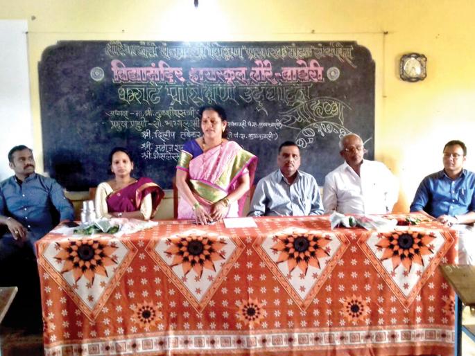 Sindhudurg: Explain karate art for self protection: Bhagyalakshmi Satam, Panchayat Samiti, Kankavali launches Karate class in Loreya Vidyalaya | सिंधुदुर्ग : स्वसंरक्षणासाठी कराटे कला अवगत करा : भाग्यलक्ष्मी साटम, पंचायत समिती कणकवलीतर्फे लोरे विद्यालयात कराटे वर्गाचा शुभारंभ Sindhudurg: Explain karate art for self protection: Bhagyalakshmi Satam, Panchayat Samiti, Kankavali launches Karate class in Loreya Vidyalaya | सिंधुदुर्ग : स्वसंरक्षणासाठी कराटे कला अवगत करा : भाग्यलक्ष्मी साटम, पंचायत समिती कणकवलीतर्फे लोरे विद्यालयात कराटे वर्गाचा शुभारंभ