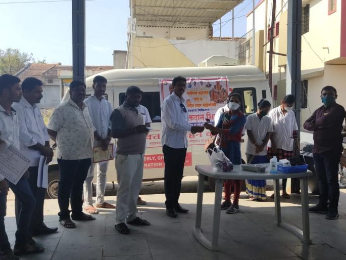 Blood donation of 40 people for Khandoba Yatra | खंडोबा यात्रेनिमित्त ४० जणांचे रक्तदान