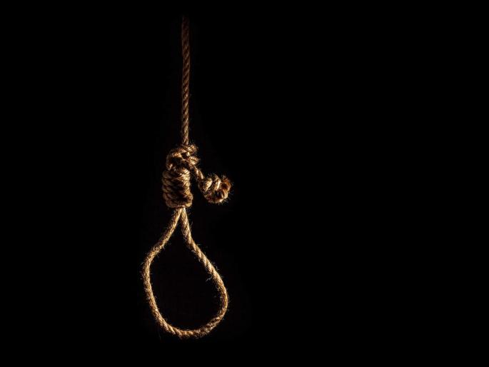 College youth commits suicide by strangulation | महाविद्यालयीन तरुणाची गळफास घेऊन आत्महत्या College youth commits suicide by strangulation | महाविद्यालयीन तरुणाची गळफास घेऊन आत्महत्या
