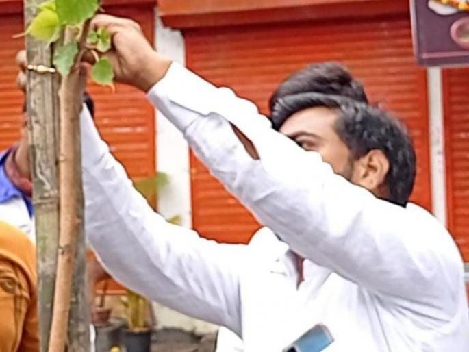Unique Rakshabandhan of Shivshanti Pratishthan by tying rakhi to trees in Thane | ठाण्यात वृक्षांना राखी बांधून शिवशांती प्रतिष्ठानचे अनोखे रक्षाबंधन Unique Rakshabandhan of Shivshanti Pratishthan by tying rakhi to trees in Thane | ठाण्यात वृक्षांना राखी बांधून शिवशांती प्रतिष्ठानचे अनोखे रक्षाबंधन