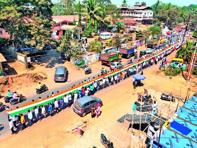 Massive tricolor rally in the hut in support of the CAA | सीएएच्या समर्थनार्थ कुडाळात विशाल लक्षवेधक तिरंगा रॅली Massive tricolor rally in the hut in support of the CAA | सीएएच्या समर्थनार्थ कुडाळात विशाल लक्षवेधक तिरंगा रॅली