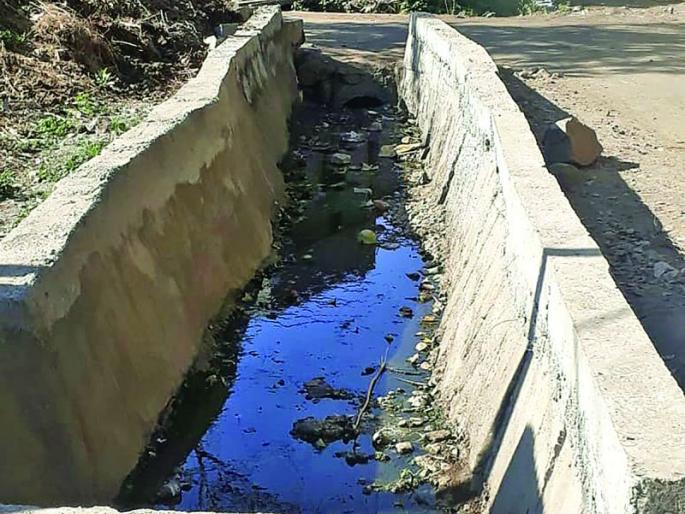 Anger among citizens due to changing drain structure | नालीची संरचना बदलल्याने नागरिकांमध्ये संताप Anger among citizens due to changing drain structure | नालीची संरचना बदलल्याने नागरिकांमध्ये संताप