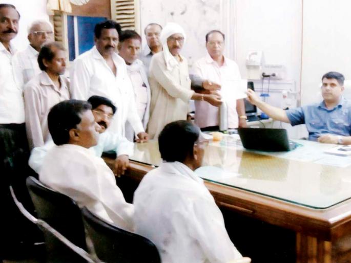 Relax the debt waiver period | कर्जमाफीची अट शिथिल करा Relax the debt waiver period | कर्जमाफीची अट शिथिल करा