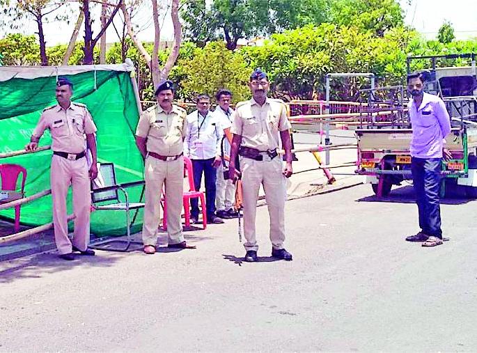 416 police stationed with SRP | ४१६ पोलिसांसह एसआरपीचे जवान तैनात 416 police stationed with SRP | ४१६ पोलिसांसह एसआरपीचे जवान तैनात