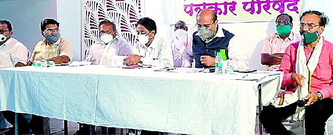 That bill of the central government will give freedom to the farmers | केंद्र सरकारचे ते विधेयक शेतकऱ्यांना स्वातंत्र्य देणारेच That bill of the central government will give freedom to the farmers | केंद्र सरकारचे ते विधेयक शेतकऱ्यांना स्वातंत्र्य देणारेच