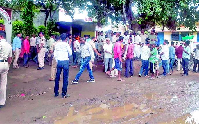 Stressful silence in Arambha village | आरंभा गावात तणावपूर्ण शांतता Stressful silence in Arambha village | आरंभा गावात तणावपूर्ण शांतता