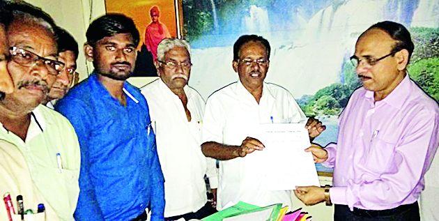 The question of teachers is in Deputy Director's Court | शिक्षकांचा प्रश्न उपसंचालकांच्या दरबारात