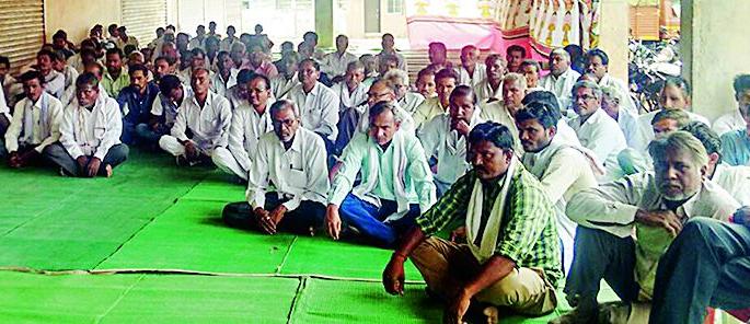 Farmers' meet in Mukutaban excited | मुकुटबनमध्ये शेतकरी मेळावा उत्साहात Farmers' meet in Mukutaban excited | मुकुटबनमध्ये शेतकरी मेळावा उत्साहात