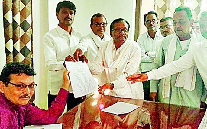 Extend the purchase of puffs | तूर खरेदीला मुदतवाढ द्या Extend the purchase of puffs | तूर खरेदीला मुदतवाढ द्या