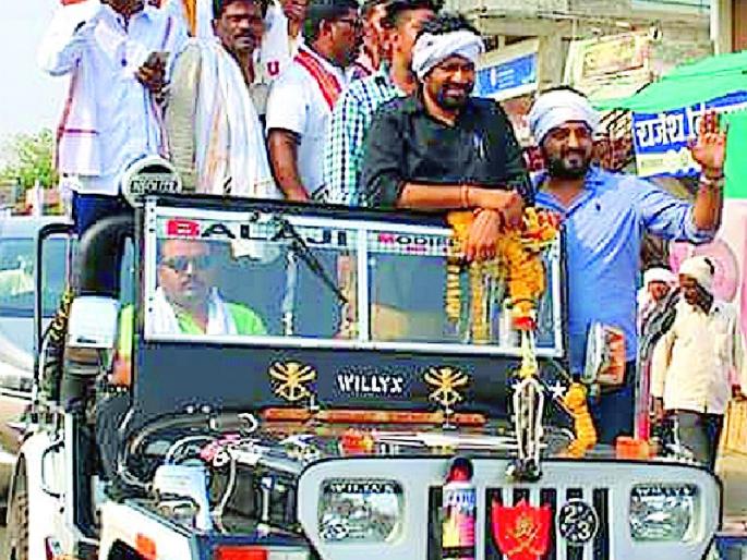 Government should tilt for hardworking farmers | कष्टाळू शेतकऱ्यांसाठी सरकार झुकलेच पाहिजे Government should tilt for hardworking farmers | कष्टाळू शेतकऱ्यांसाठी सरकार झुकलेच पाहिजे