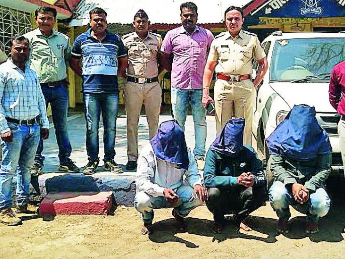 Abduction in the house of Chanchal of Mulheri | मोहुर्लीच्या तलाठ्याचे वणीतून अपहरण Abduction in the house of Chanchal of Mulheri | मोहुर्लीच्या तलाठ्याचे वणीतून अपहरण