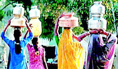 Taho to water in Ner taluka | नेर तालुक्यामध्ये पाण्यासाठी टाहो Taho to water in Ner taluka | नेर तालुक्यामध्ये पाण्यासाठी टाहो