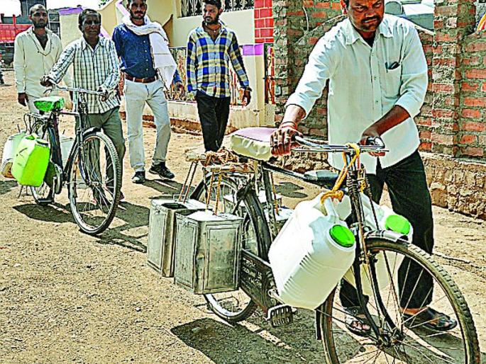 Taps connection made instead of children's admission | मुलांच्या अॅडमिशनऐवजी घेतले नळ कनेक्शन Taps connection made instead of children's admission | मुलांच्या अॅडमिशनऐवजी घेतले नळ कनेक्शन